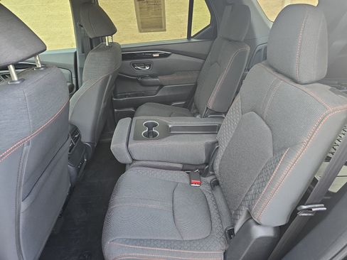 Used 2025 Honda Pilot Sport image 14