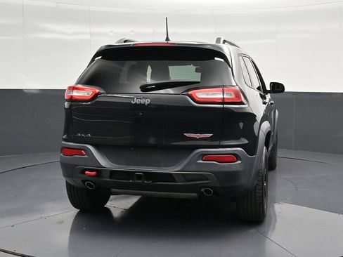 Used 2017 Jeep Cherokee Trailhawk w/ Comfort/Convenience Group AWD/4WD image 2
