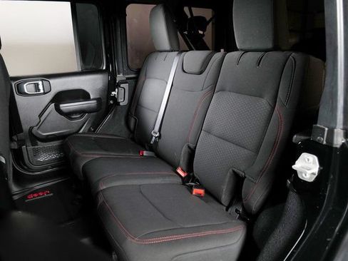 Used 2023 Jeep Wrangler Unlimited Rubicon AWD/4WD image 13