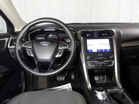 Used 2020 Ford Fusion SE image 13