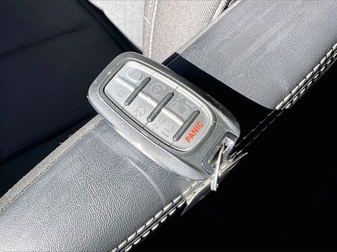 Certified 2023 Chrysler Voyager LX image 12