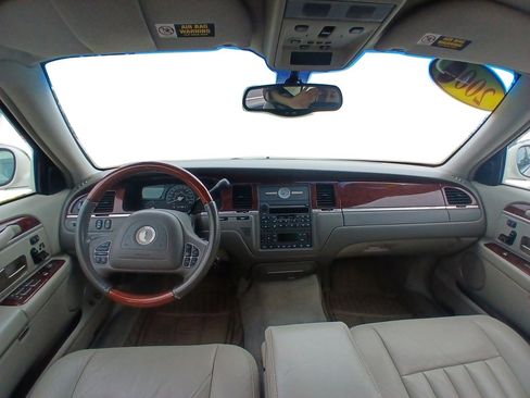 Used 2003 Lincoln Town Car Signature image 14