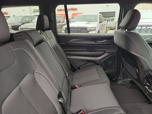 New 2026 Jeep Grand Cherokee L Laredo AWD/4WD image 30