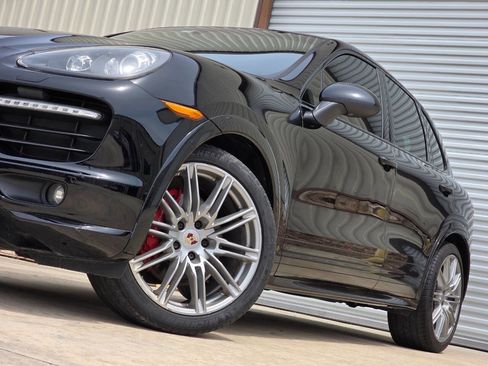 Used 2014 Porsche Cayenne GTS AWD/4WD image 9