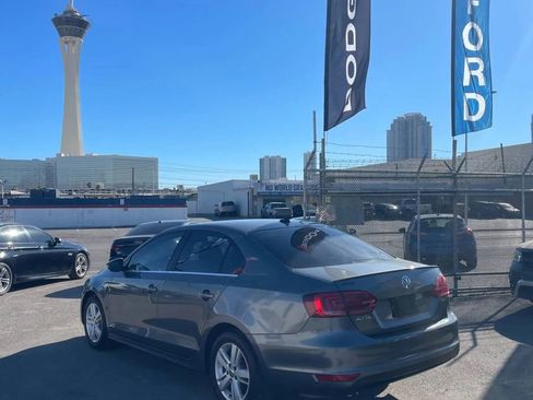 Used 2013 Volkswagen Jetta SEL image 4