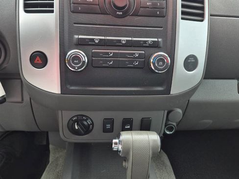 Used 2010 Nissan Frontier SE AWD/4WD image 14