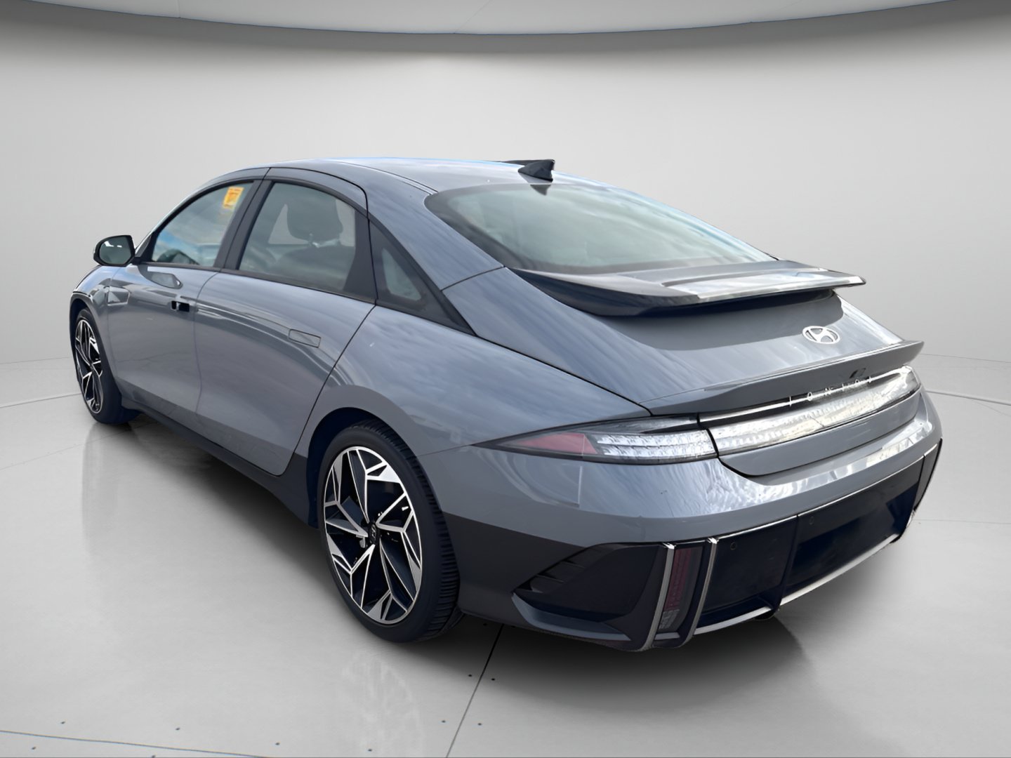 Used 2023 Hyundai Ioniq 6 SEL AWD/4WD image 10