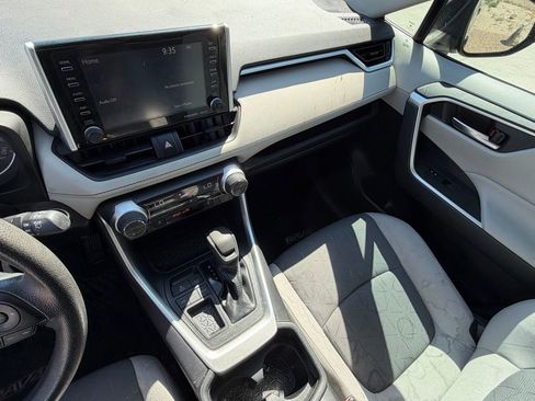 Used 2019 Toyota RAV4 XLE w/ Convenience Package FWD image 17