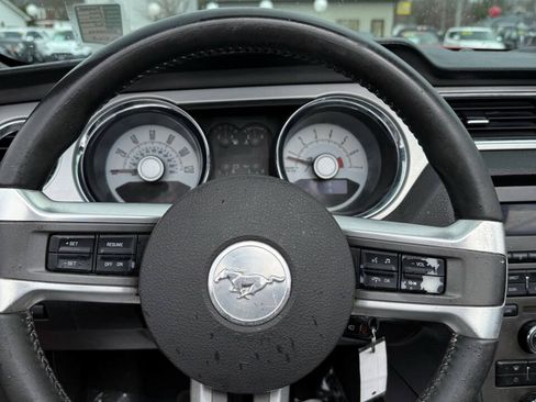 Used 2010 Ford Mustang Premium RWD image 4