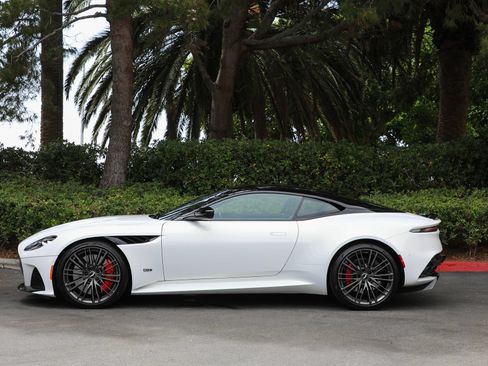 Used 2023 Aston Martin DBS Coupe RWD image 30