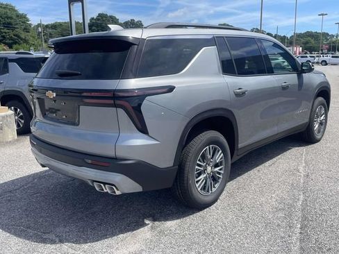 New 2026 Chevrolet Traverse LT FWD image 2