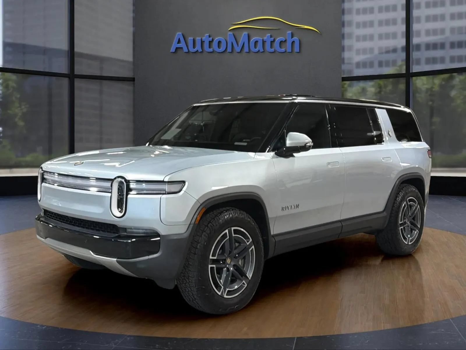 Used 2025 Rivian R1S Adventure Dual AWD/4WD image 3