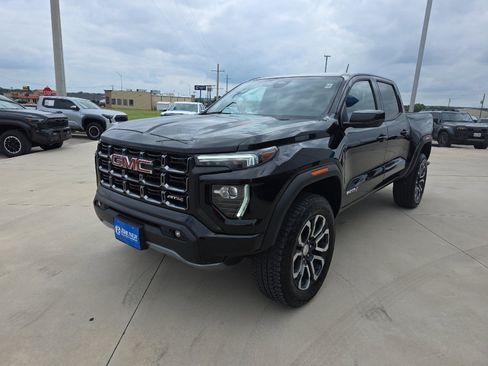 Used 2023 GMC Canyon AT4 w/ AT4 Premium Package AWD/4WD image 3