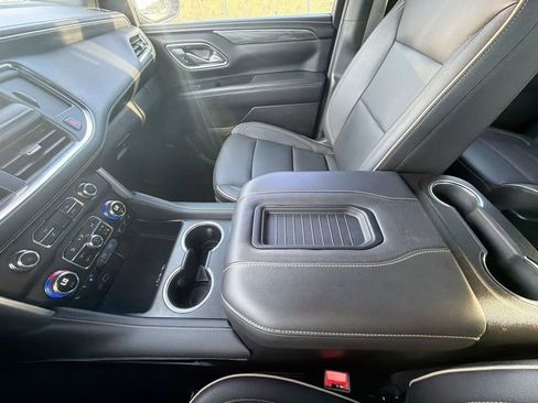 Used 2023 GMC Yukon XL SLT w/ SLT Premium Package AWD/4WD image 31
