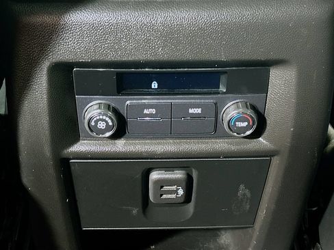 Used 2023 Chevrolet Traverse LT w/ LPO, Floor Liner Package FWD image 21