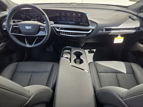 New 2026 Cadillac Lyriq Luxury AWD/4WD image 2