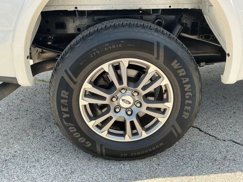 Used 2019 Ford F150 Lariat w/ Equipment Group 501A Mid AWD/4WD image 9