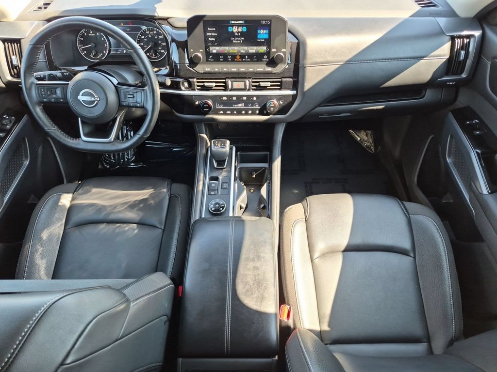 Used 2025 Nissan Pathfinder SL AWD/4WD image 29
