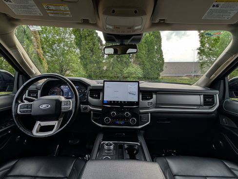 Used 2024 Ford Expedition XLT image 13