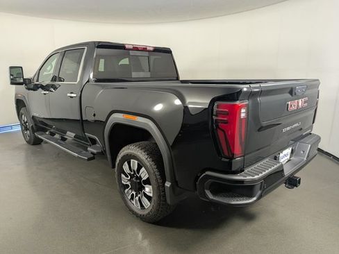 Used 2025 GMC Sierra 2500 Denali w/ Technology Package AWD/4WD image 6