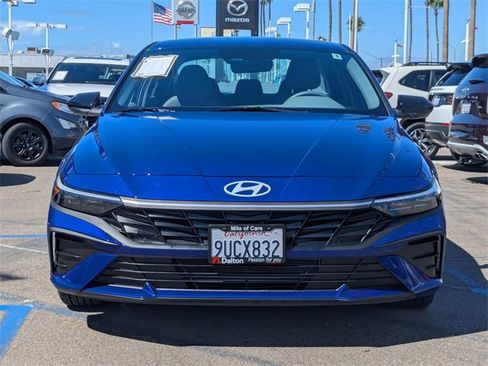 Used 2025 Hyundai Elantra Sport image 2