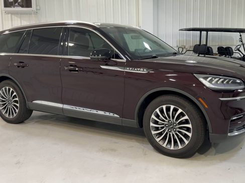 Used 2023 Lincoln Aviator Reserve w/ Elements Package Plus image 3