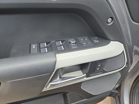 Used 2020 Land Rover Defender 110 HSE image 16