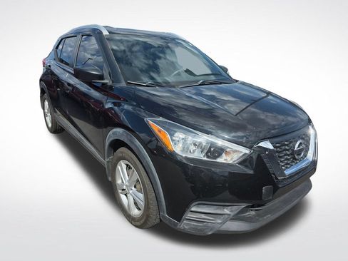 Used 2019 Nissan Kicks S FWD image 3