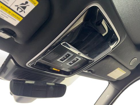 Used 2022 Land Rover Range Rover Velar R-Dynamic S image 69