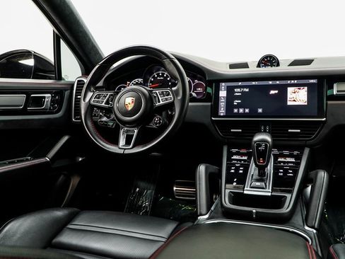Used 2021 Porsche Cayenne Turbo image 19