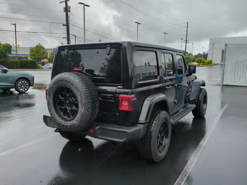 Used 2018 Jeep Wrangler Unlimited Sahara AWD/4WD image 4