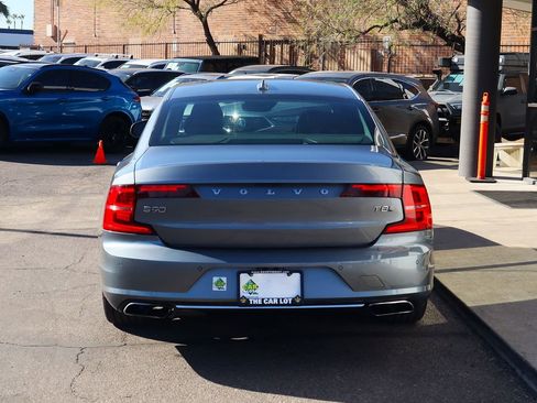 Used 2018 Volvo S90 T8 Momentum w/ Convenience Package image 11