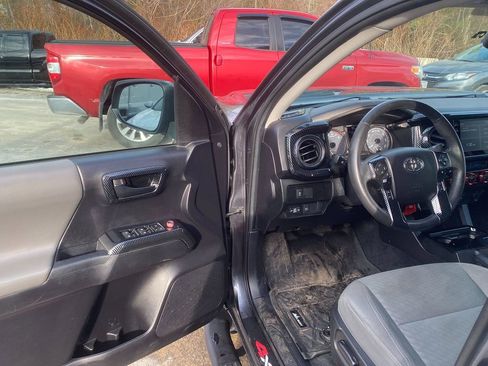 Used 2021 Toyota Tacoma SR5 image 10