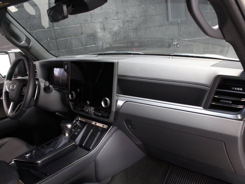 Used 2025 Lexus GX 550 w/ Cold Area Package AWD/4WD image 62