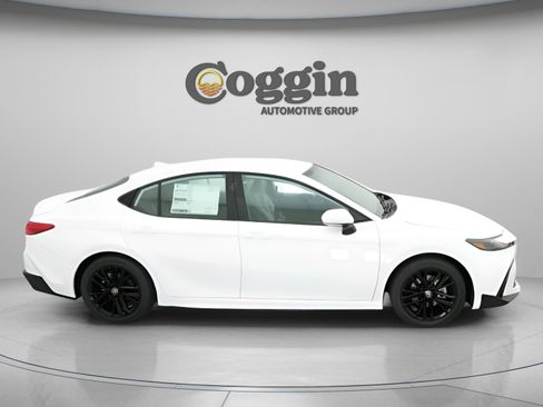 New 2026 Toyota Camry SE FWD image 21