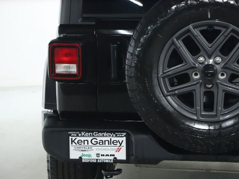 Used 2025 Jeep Wrangler Sport S image 42