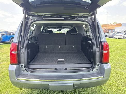 Used 2020 Chevrolet Suburban Premier AWD/4WD image 9