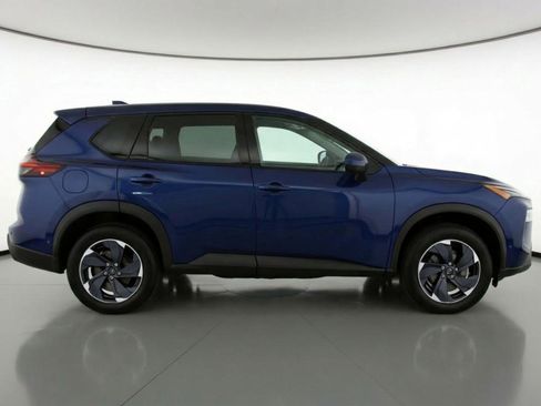 Used 2025 Nissan Rogue SV image 11