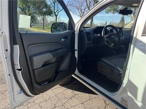 Used 2017 Chevrolet Colorado Z71 image 16