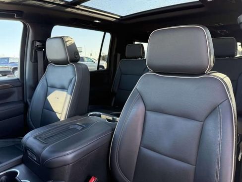 Used 2021 Chevrolet Suburban Premier w/ Premium Package image 13