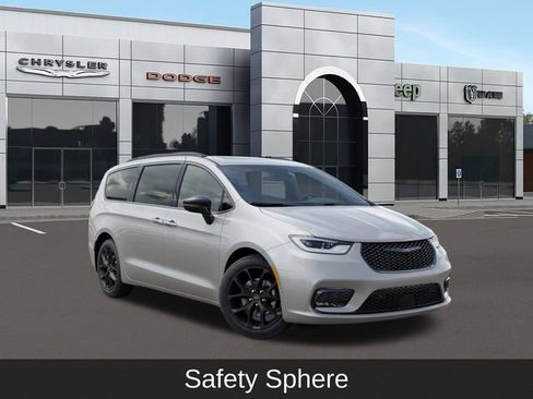 New 2026 Chrysler Pacifica Limited w/ Trailer Tow Group image 5