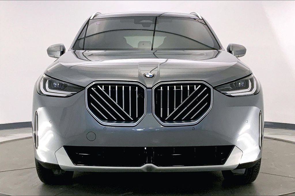 Used 2025 BMW X3 xDrive30i w/ Premium Package AWD/4WD image 2