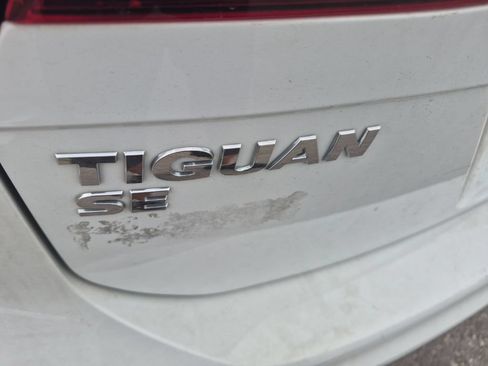 Used 2018 Volkswagen Tiguan SE w/ Panoramic Sunroof Package FWD image 10