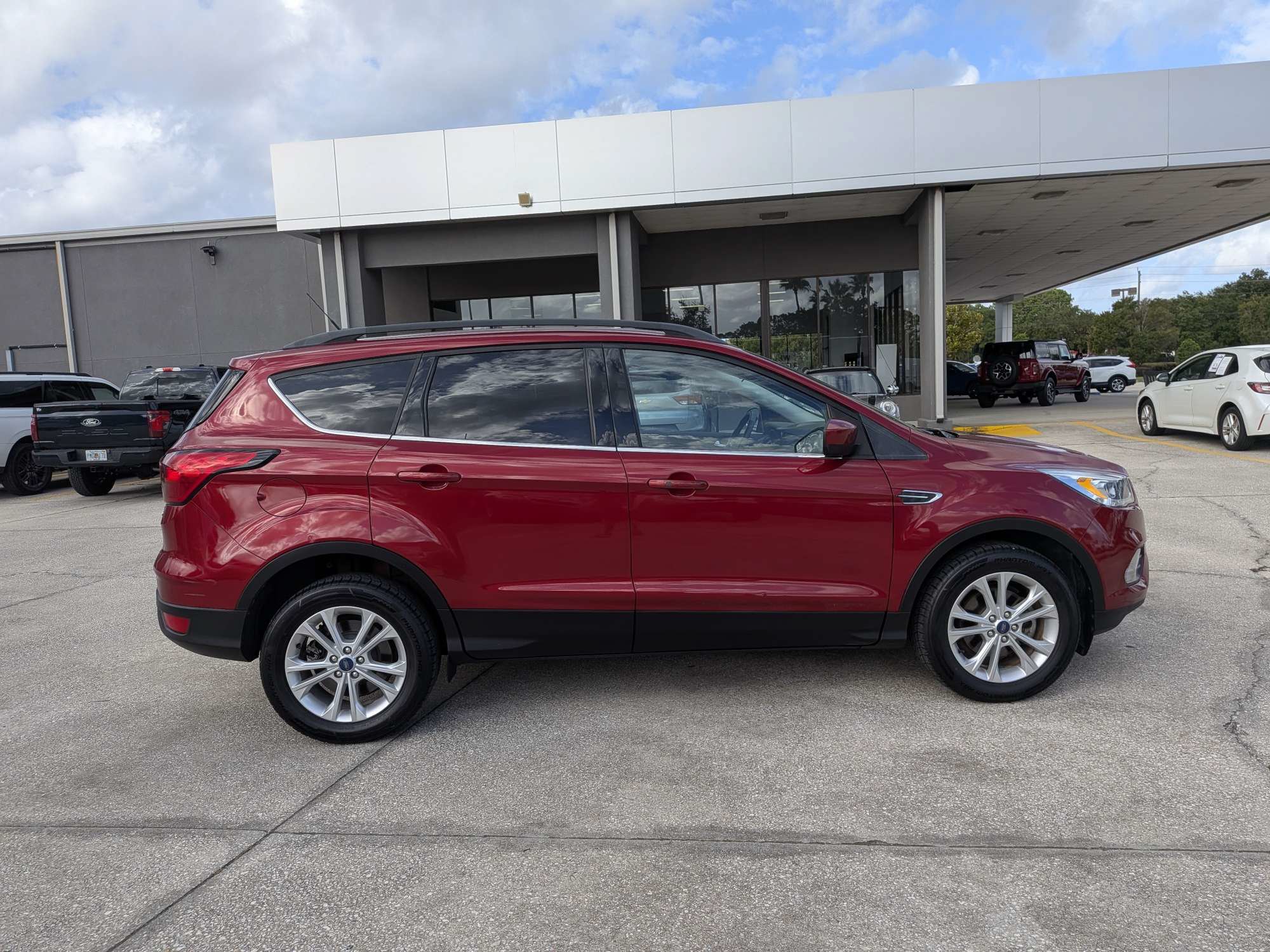 Used 2019 Ford Escape SEL FWD image 3