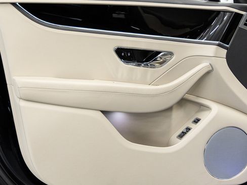 Used 2023 Bentley Flying Spur V8 image 21