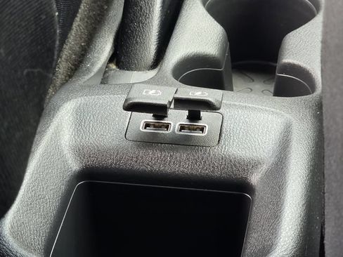 Used 2018 Nissan Kicks SV FWD image 17