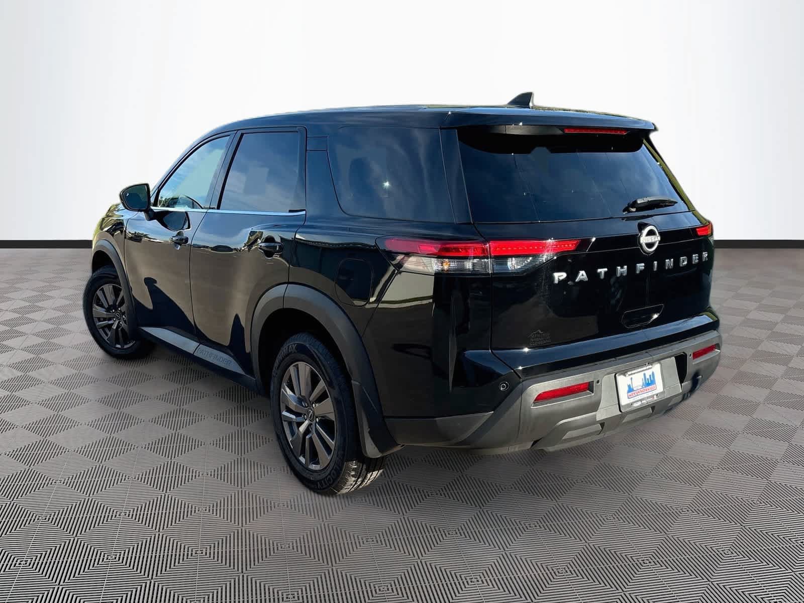 Used 2023 Nissan Pathfinder S FWD image 7