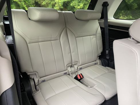 Used 2018 Land Rover Discovery HSE AWD/4WD image 35