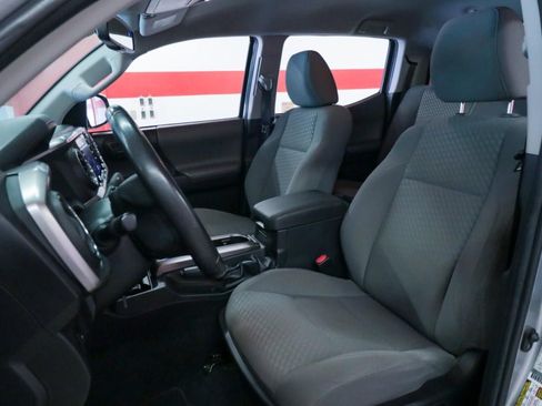 Used 2022 Toyota Tacoma SR5 RWD image 10