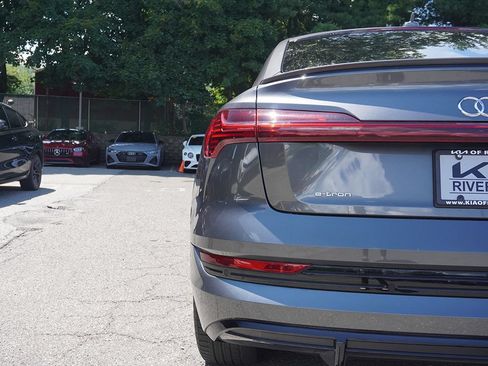 Used 2022 Audi e-tron Premium w/ Convenience Plus Package AWD/4WD image 15